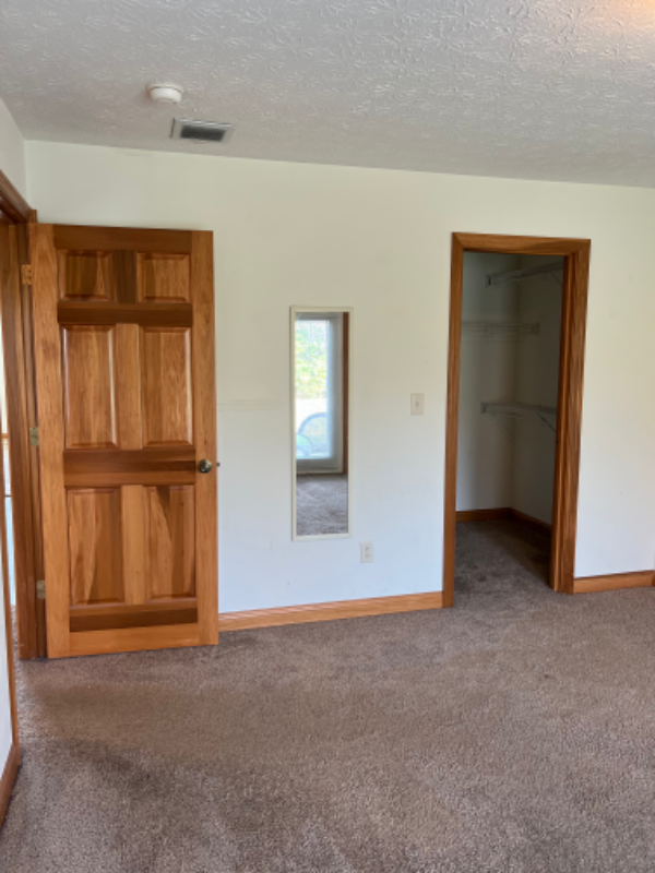 2261 Shamrock Ln - Photo 4 of 10