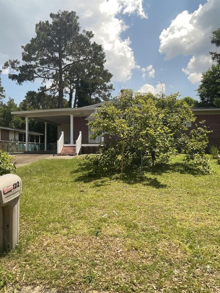 1212 Suburban Dr - Photo 2 of 13