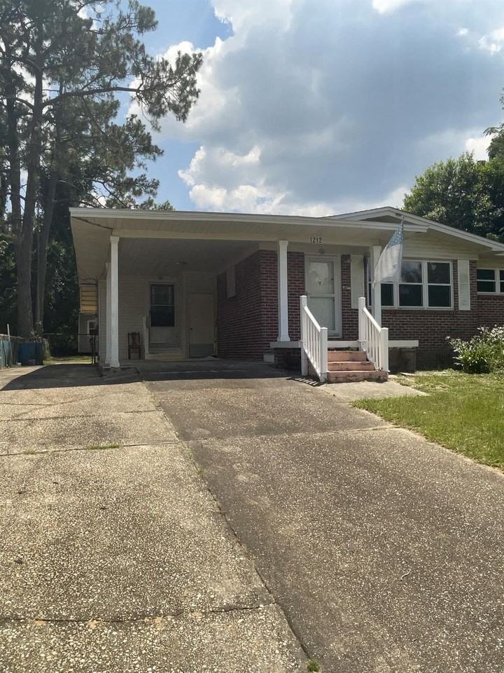 1212 Suburban Dr - Photo 3 of 13