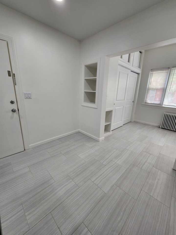 6109 Jackson St Apt 1f #1F - Photo 5 of 10