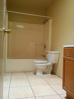 1412 E 16th St - Photo 3 of 13