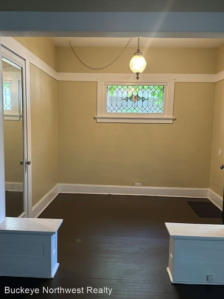 1809 Lawrence Ave - Photo 2 of 11