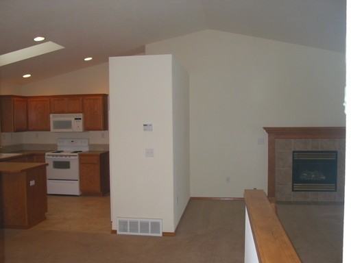 17705 N Colfax Ct - Photo 3 of 6