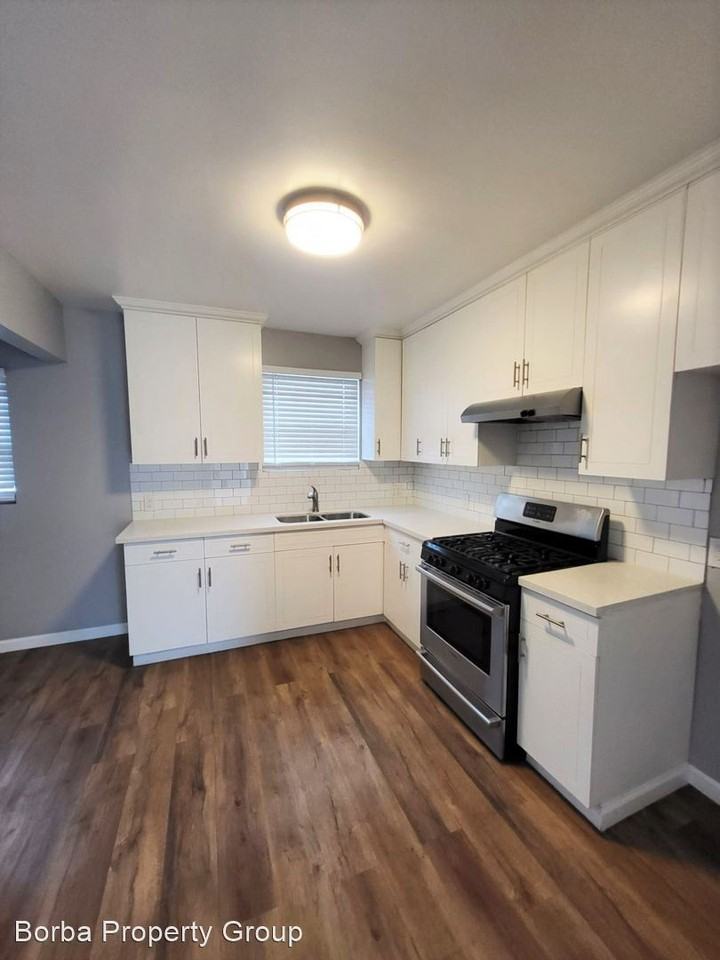 820 E 15th Street - Photo 2 of 16