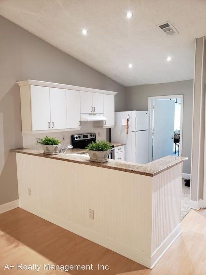 220 Phlox Dr - Photo 2 of 23