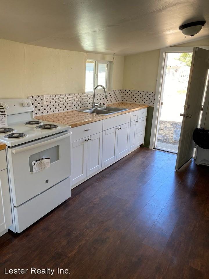 4317 Douglas Ave - Photo 3 of 14