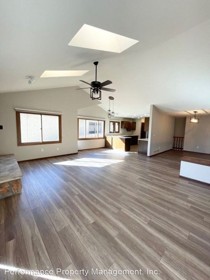 8030 Eagle Feather Way - Photo 2 of 28