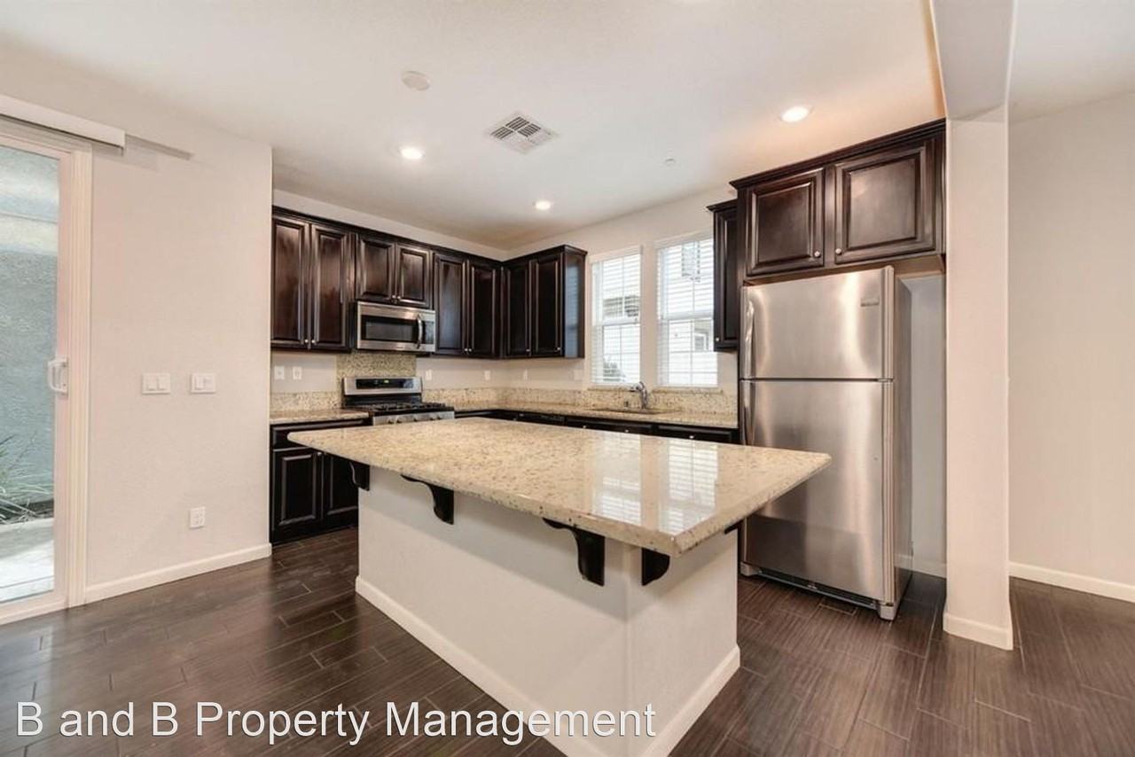 1041 Dennington Pl - Photo 2 of 9