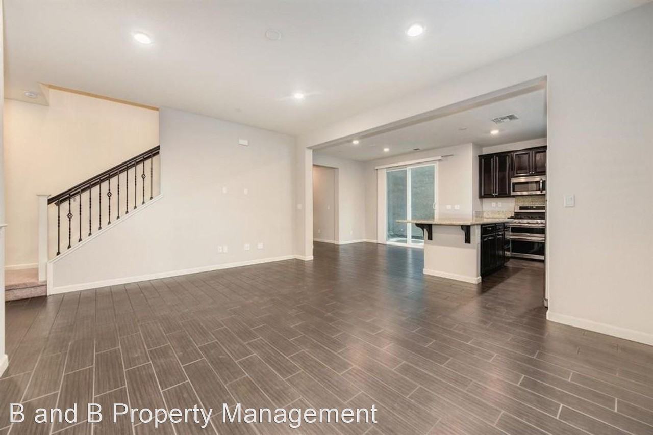 1041 Dennington Pl - Photo 3 of 9