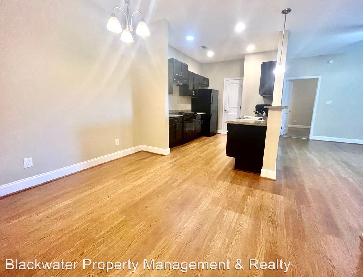 303 Rotunda St - Photo 3 of 16