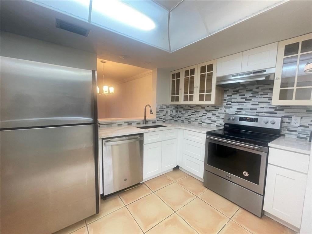 7608 Nw 18th St #403 - Photo 2 of 8