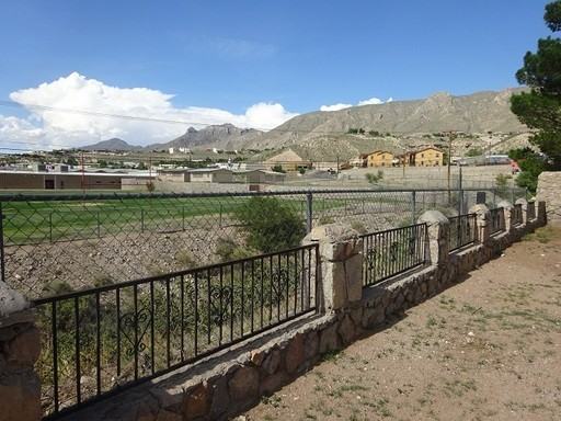 5527 Carousel Dr - Photo 3 of 20