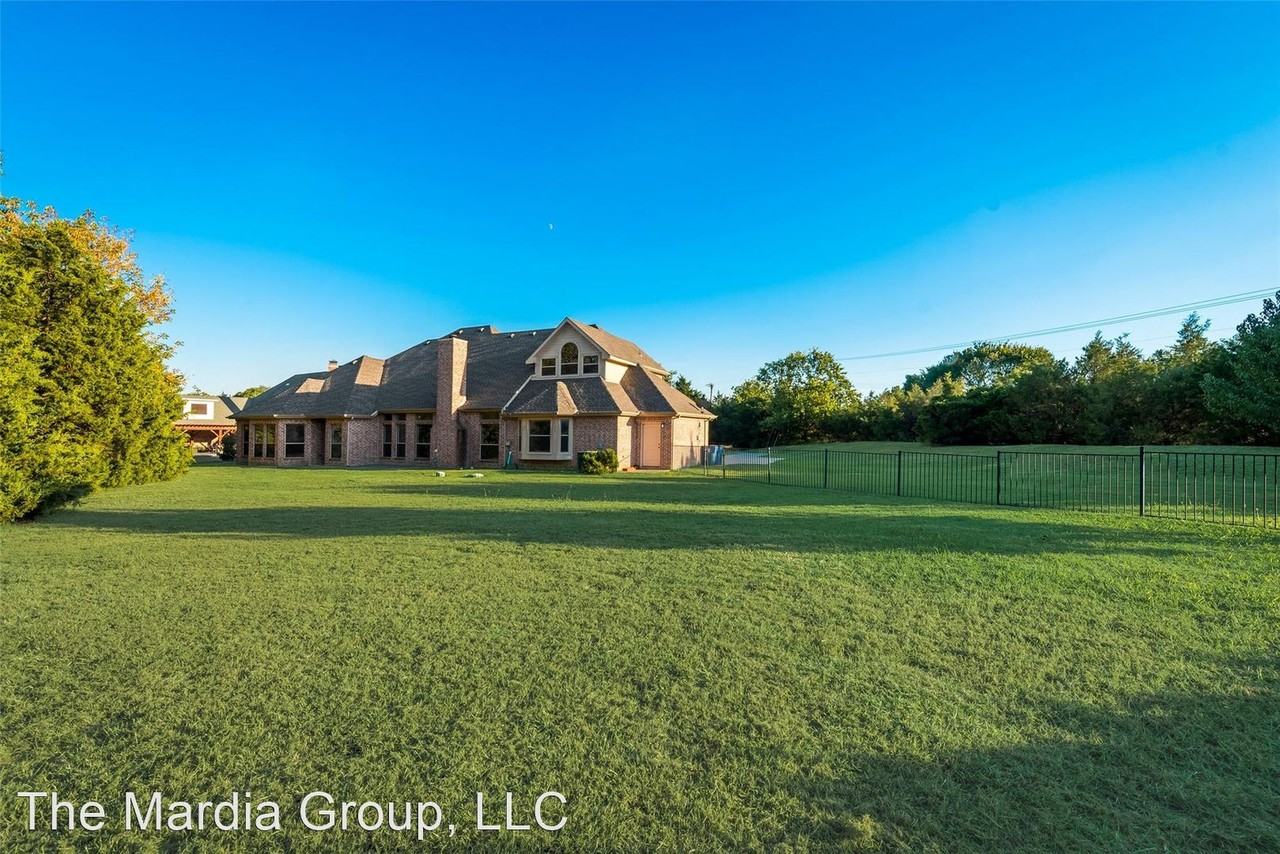 1159 Red Oak Trl - Photo 2 of 32