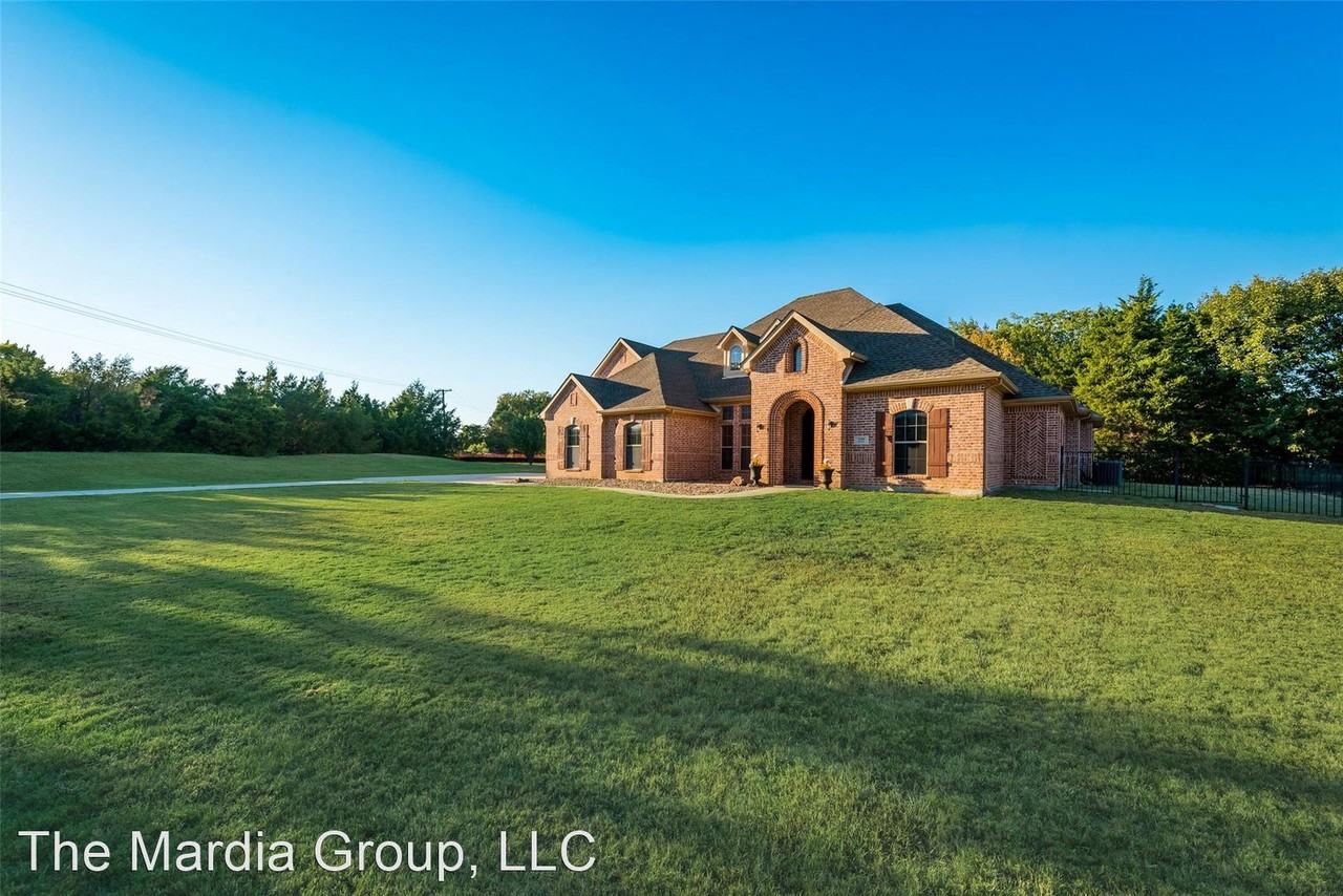 1159 Red Oak Trl - Photo 3 of 32