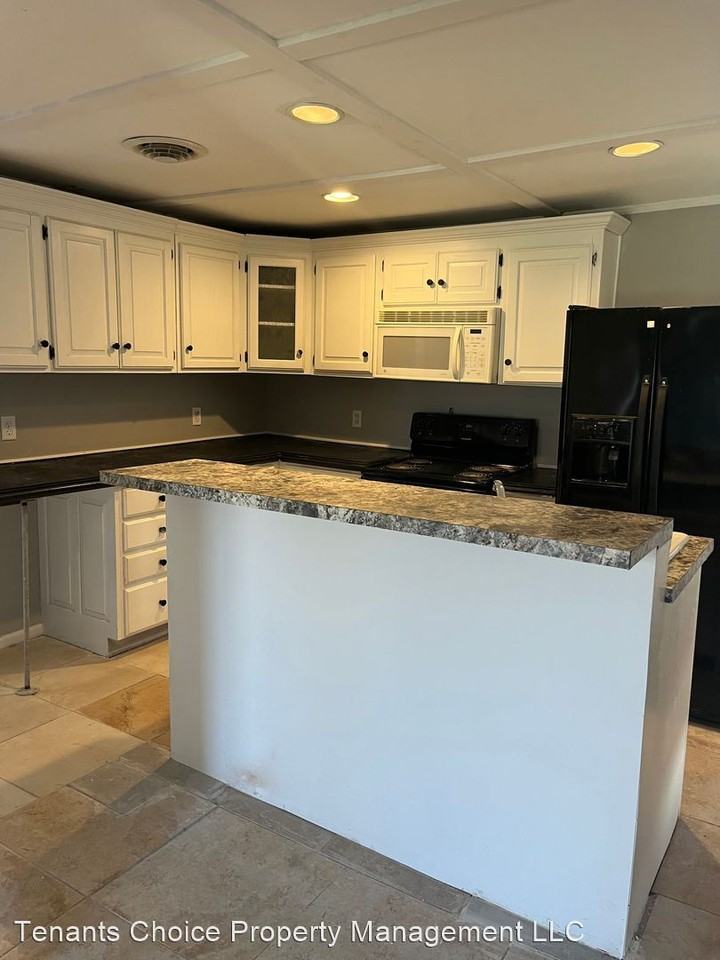 430 S Clark Ave - Photo 2 of 19