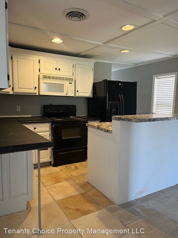 430 S Clark Ave - Photo 3 of 19