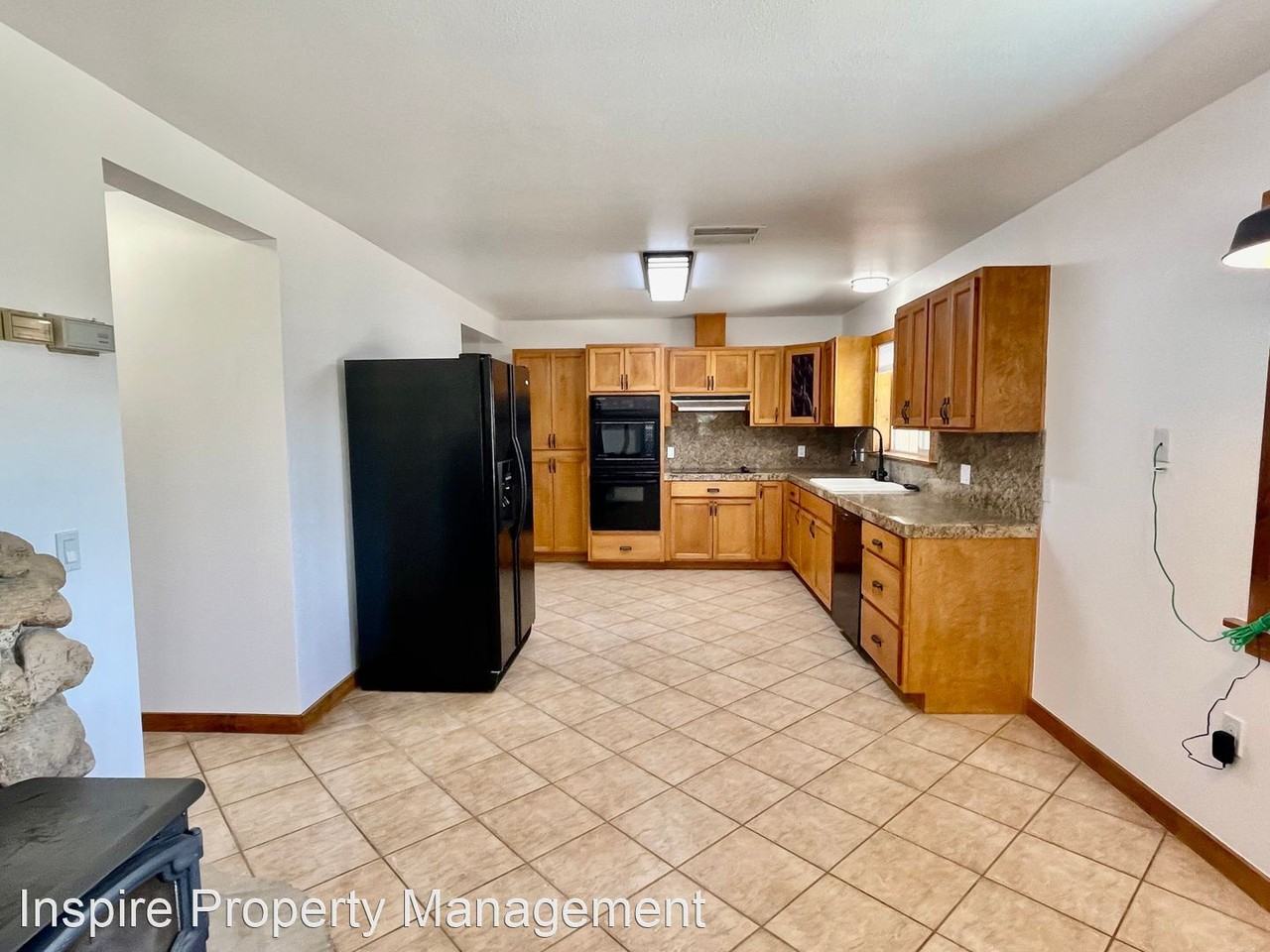 2741 Eastline Rd - Photo 3 of 17