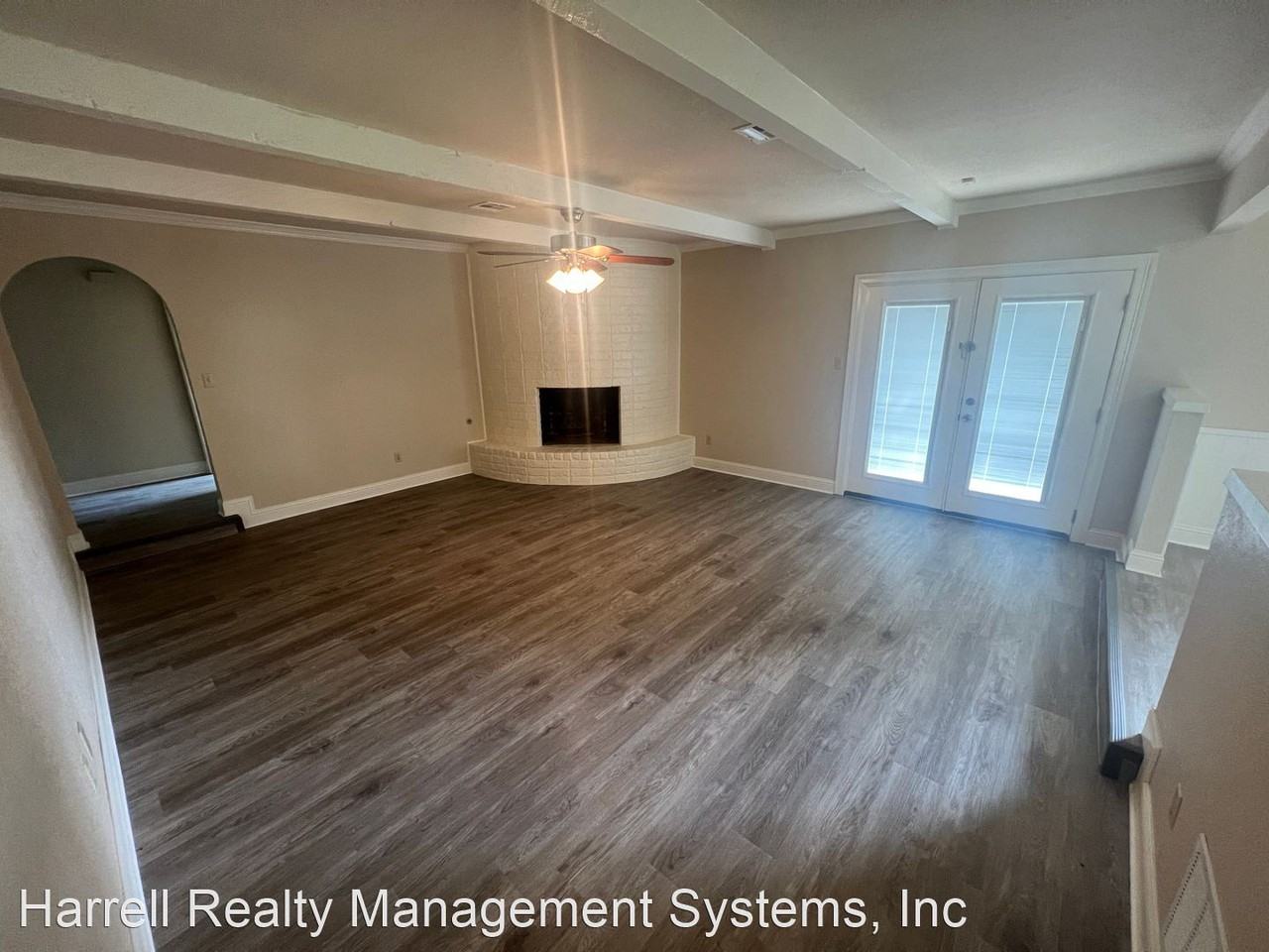 201 Topeka Dr - Photo 3 of 20