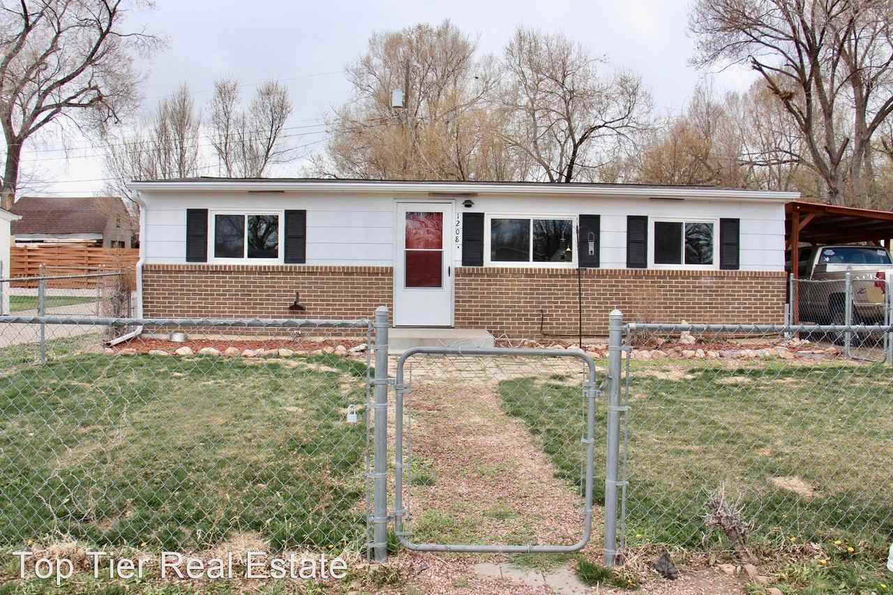 1208 Idylwood Dr - Photo 2 of 20