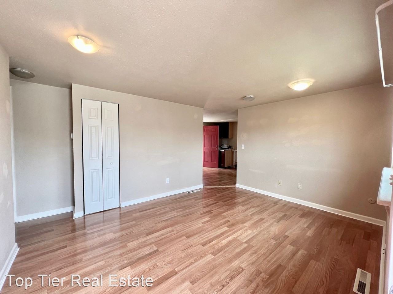 1208 Idylwood Dr - Photo 3 of 20