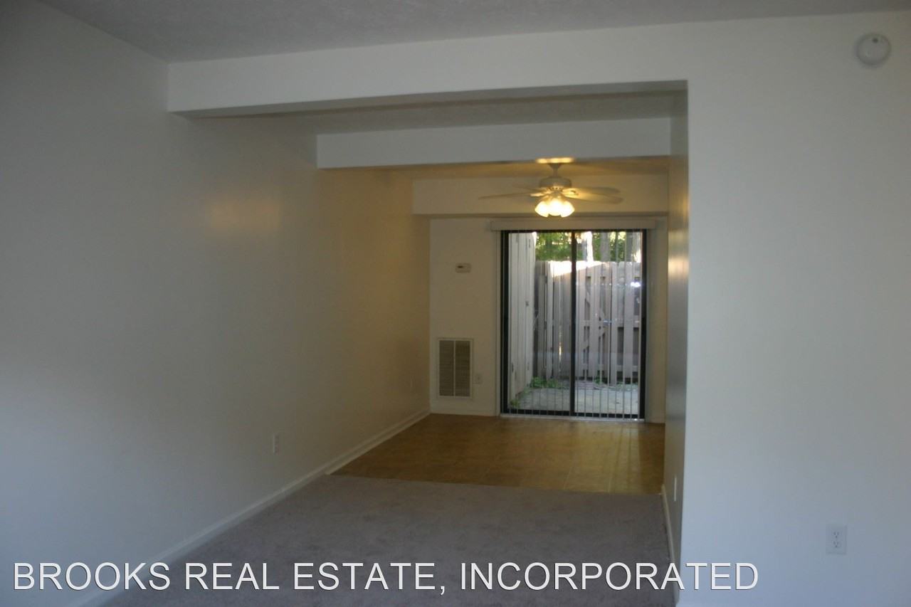 1042 N Green Dr - Photo 3 of 15