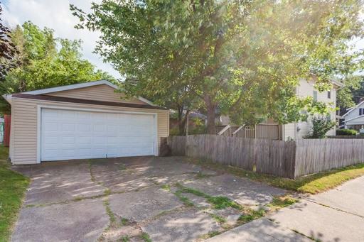 595 Lloyd St - Photo 2 of 13