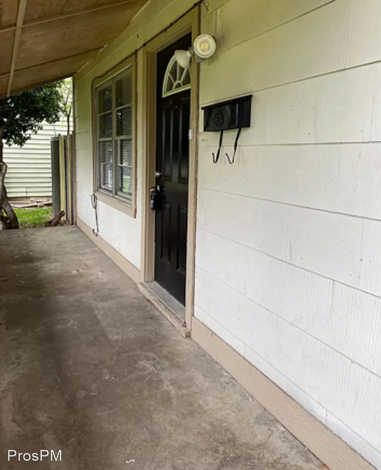 903 Ryan Cir - Photo 2 of 12
