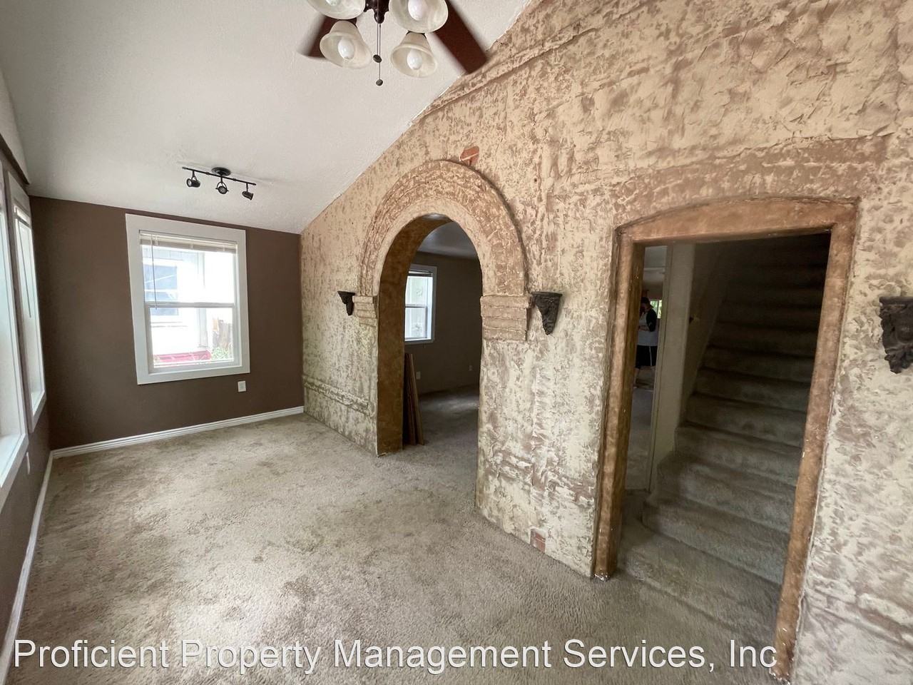 816 W 2nd St - Photo 2 of 36