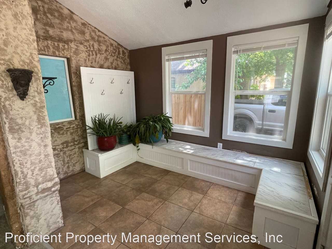 816 W 2nd St - Photo 3 of 36