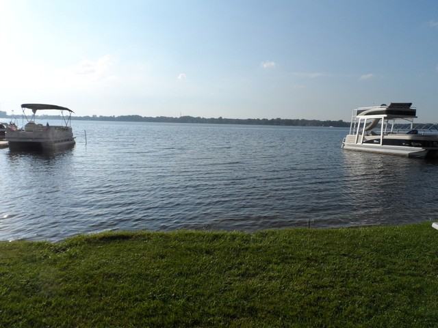 421 E Shore Dr - Photo 2 of 6