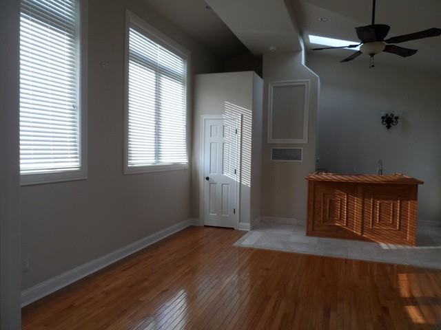 421 E Shore Dr - Photo 3 of 6