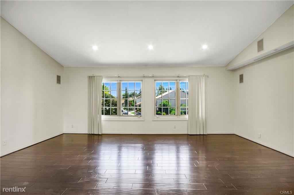 25736 La Serra - Photo 2 of 10