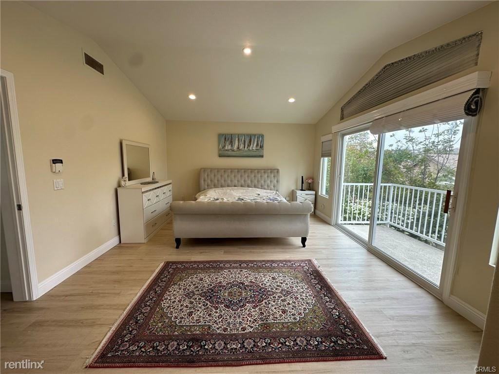 27946 Greenlawn Cir - Photo 2 of 10