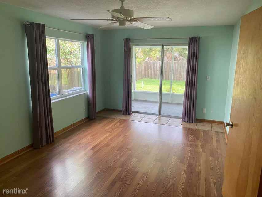 1859 Nw Azalea St - Photo 2 of 7