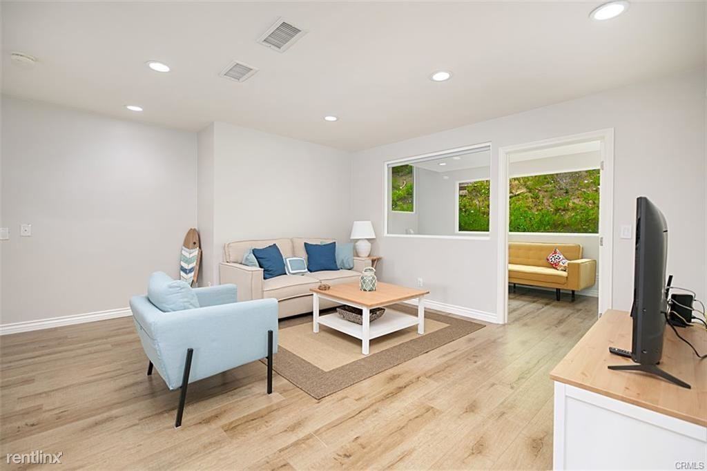 967 Oriole Dr - Photo 3 of 10