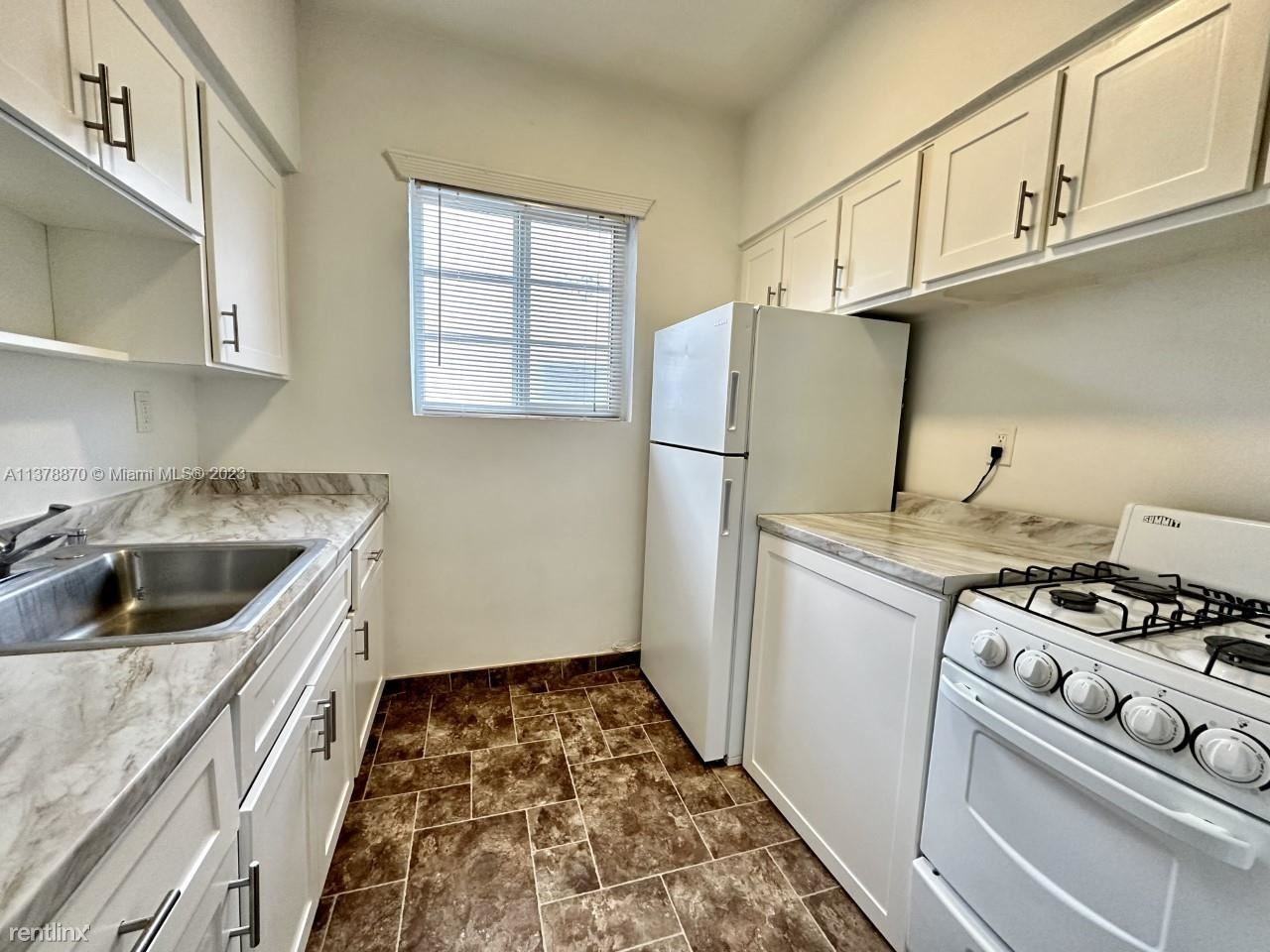 1610 Meridian Ave - Photo 2 of 7
