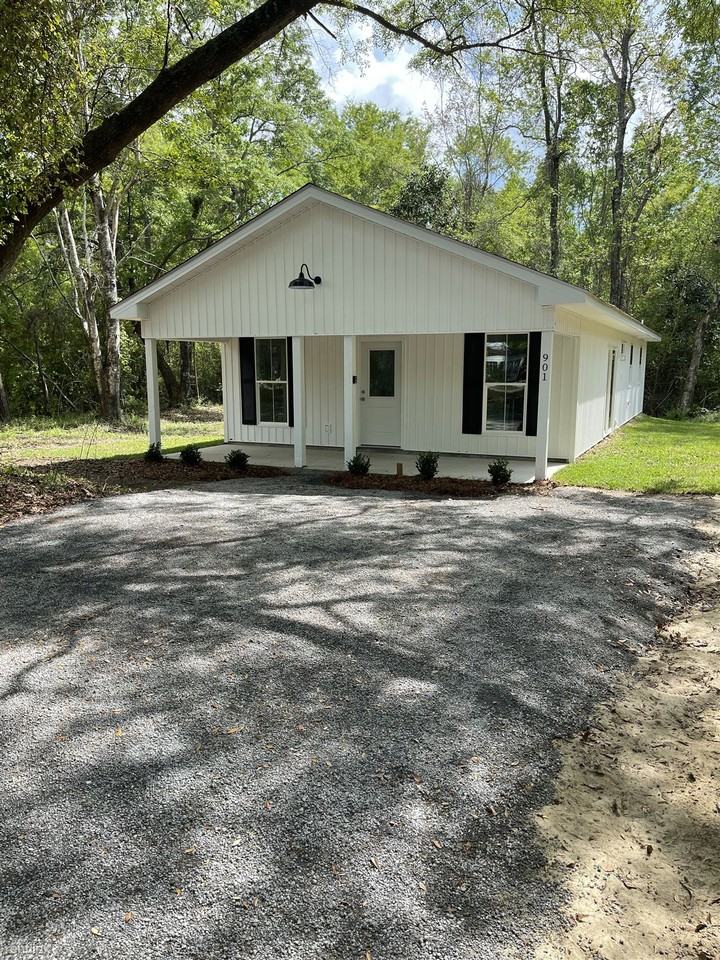 901 Lakeside Dr - Photo 2 of 12