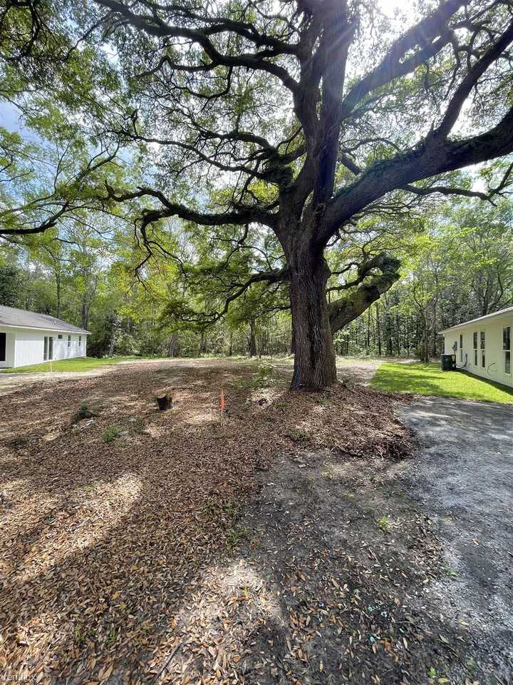 901 Lakeside Dr - Photo 3 of 12