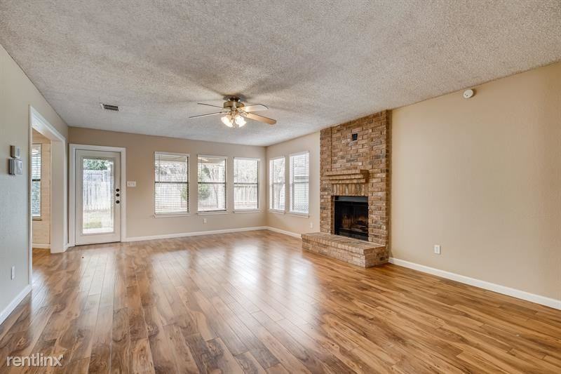 13923 Crooked Hollow Dr - Photo 2 of 18