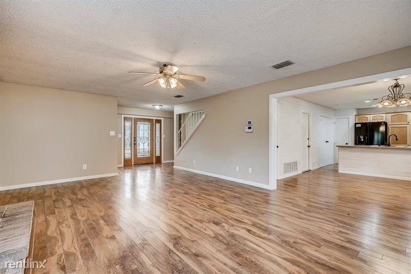 13923 Crooked Hollow Dr - Photo 3 of 18