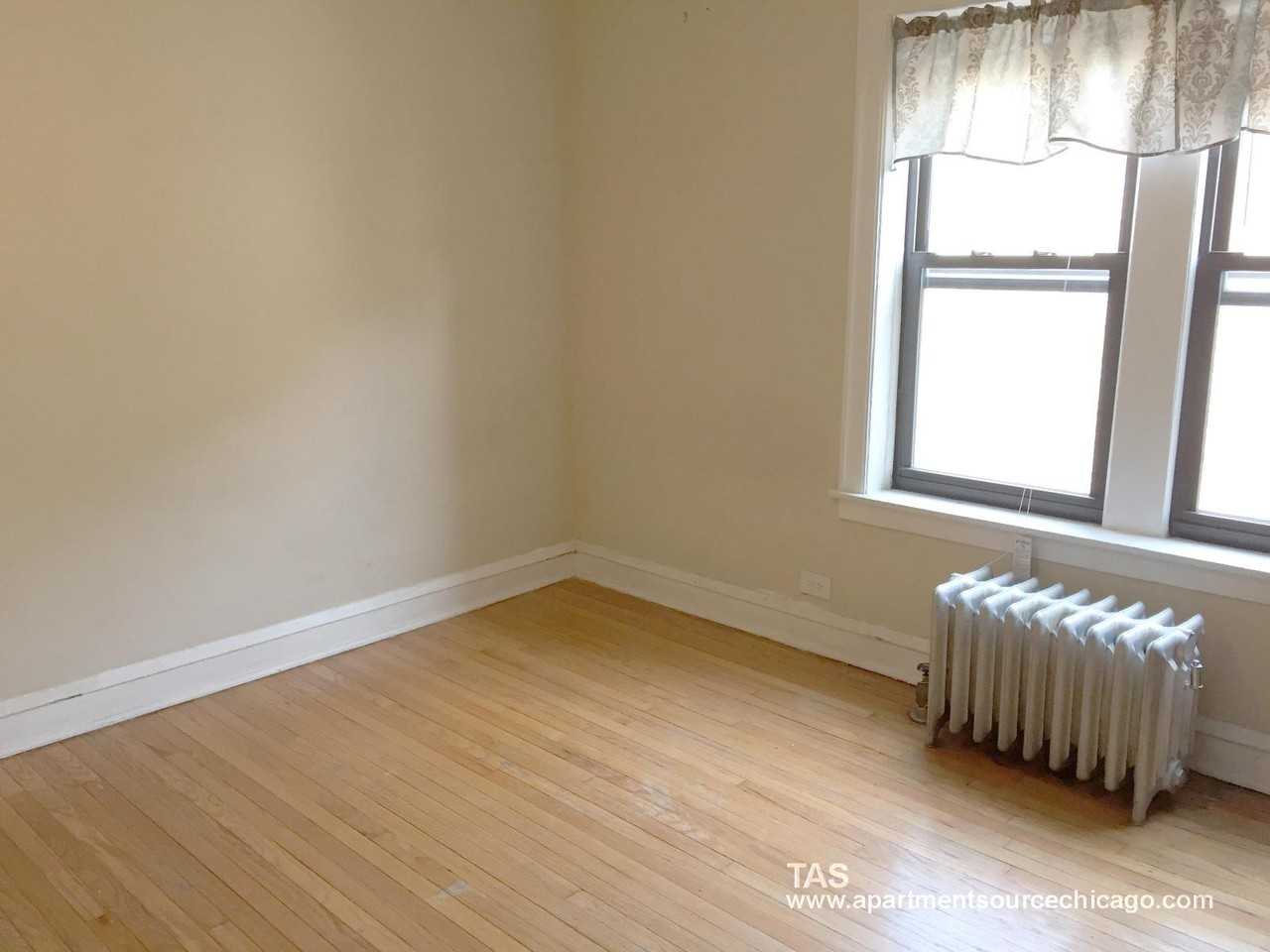 1948 W Wilson Ave #2R - Photo 4 of 12