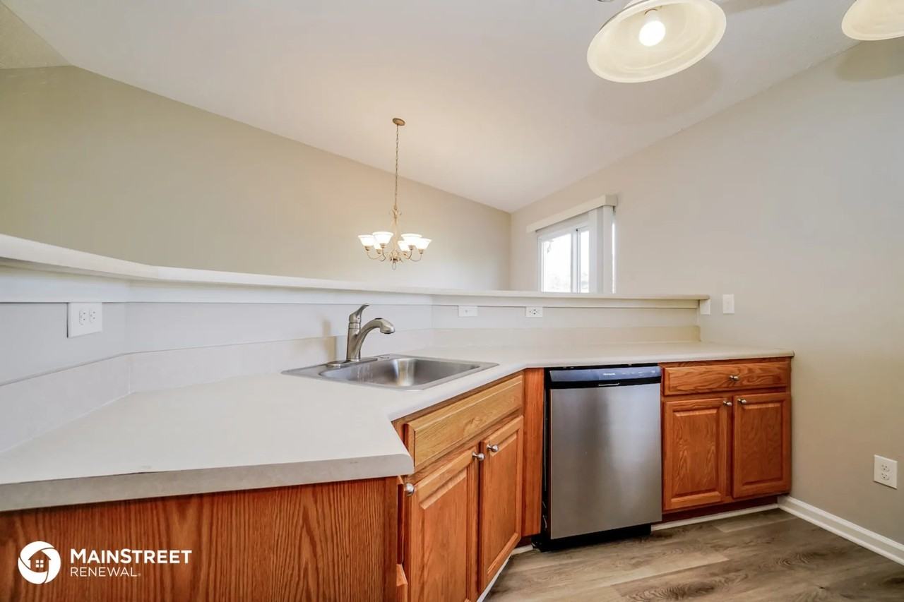 933 Meadow Downs Trl - Photo 3 of 5