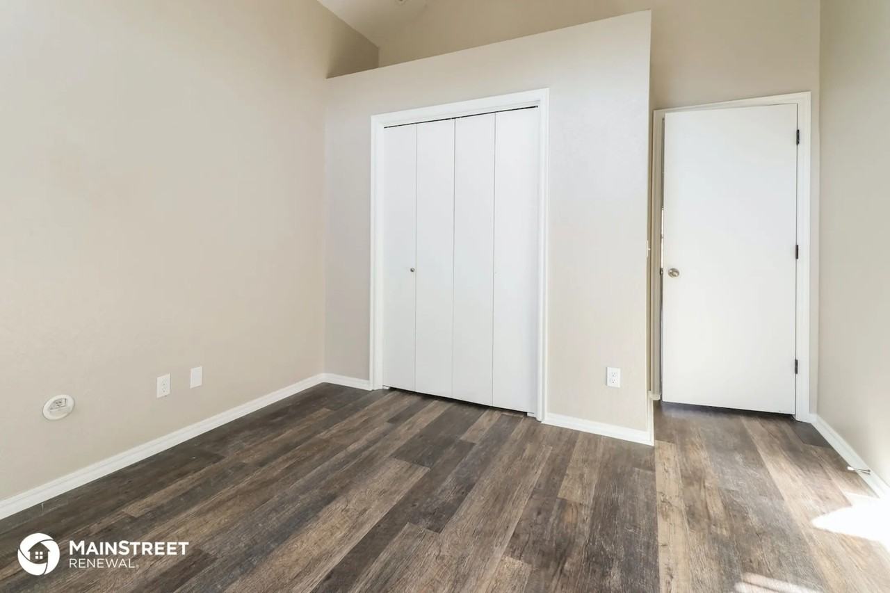 8725 Nw 85th St - Photo 3 of 5