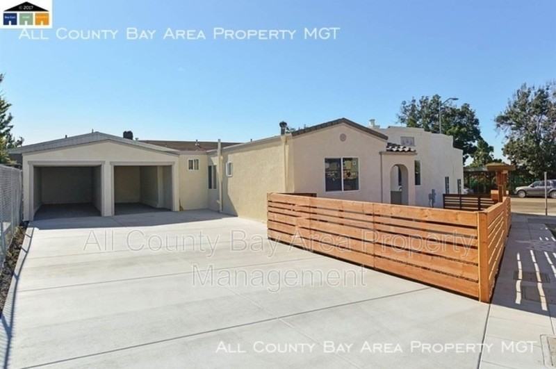 2462 Taylor Ave #B - Photo 2 of 9