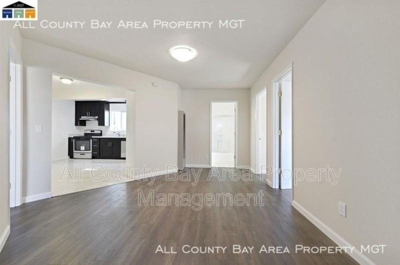 2462 Taylor Ave #B - Photo 4 of 9