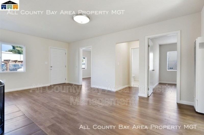 2462 Taylor Ave #B - Photo 6 of 9