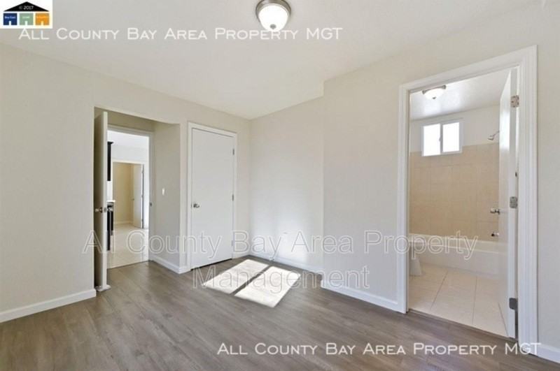2462 Taylor Ave #B - Photo 7 of 9