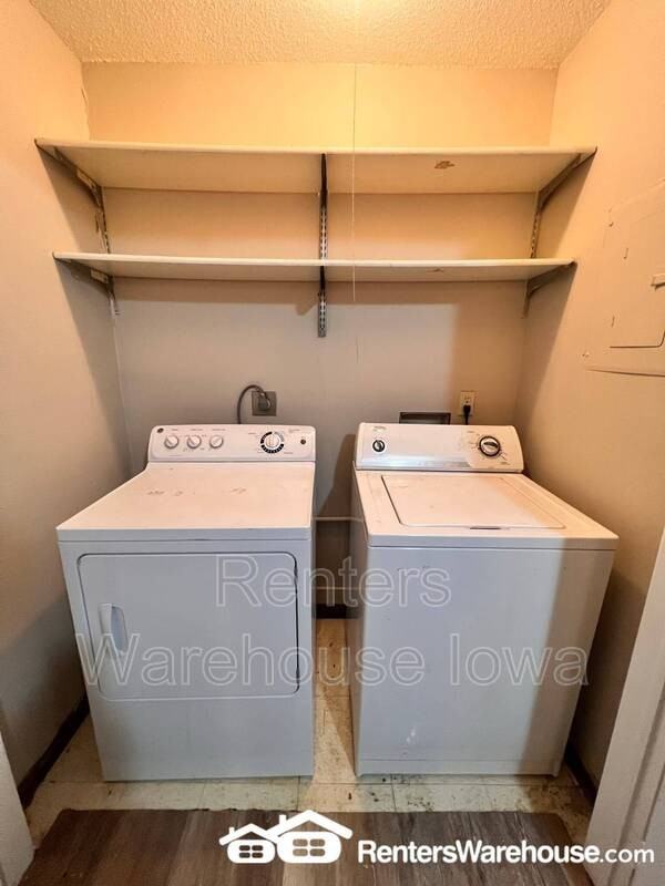 907 Se 9th St - Photo 7 of 14