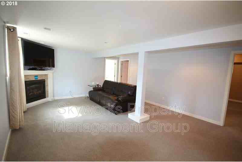 3312 Se 23rd Ave #B - Photo 3 of 11