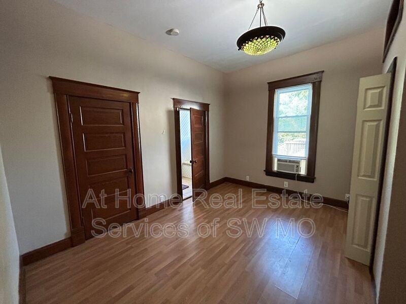 818 W Monroe Ter - Photo 4 of 9